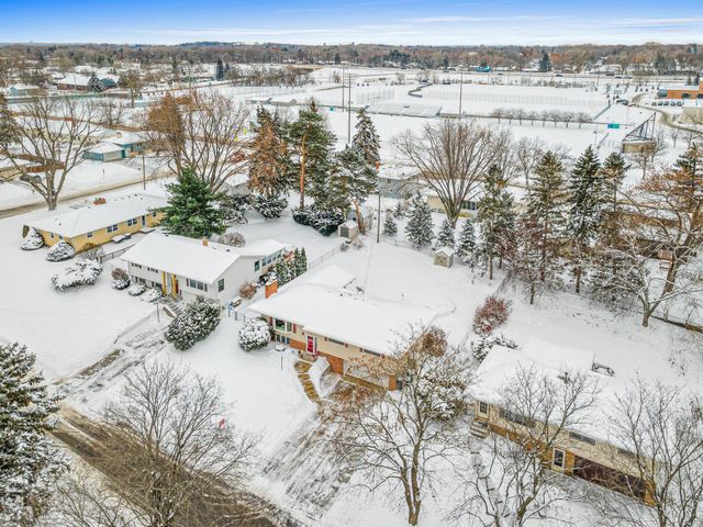 1190 Sextant Avenue W, Roseville, MN 55113