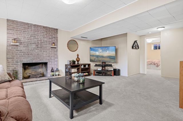 1190 Sextant Avenue W, Roseville, MN 55113