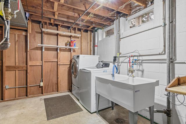 1190 Sextant Avenue W, Roseville, MN 55113