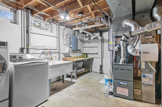 1190 Sextant Avenue W, Roseville, MN 55113