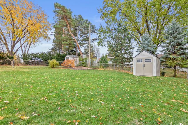 1190 Sextant Avenue W, Roseville, MN 55113