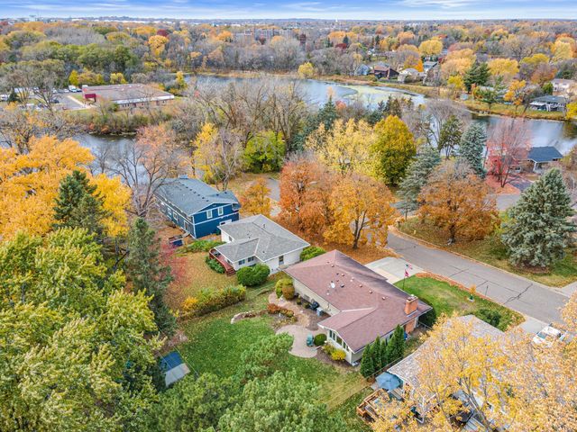 1190 Sextant Avenue W, Roseville, MN 55113