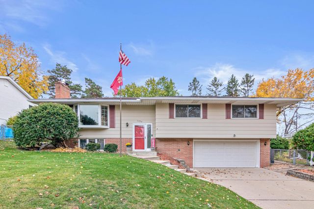 1190 Sextant Avenue W, Roseville, MN 55113