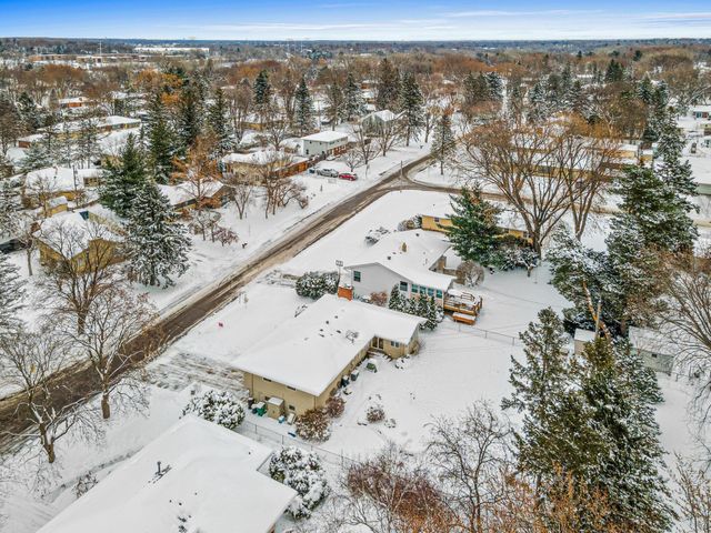 1190 Sextant Avenue W, Roseville, MN 55113