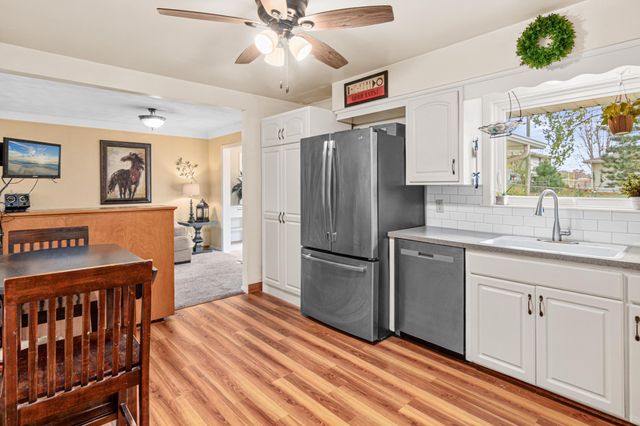 1190 Sextant Avenue W, Roseville, MN 55113