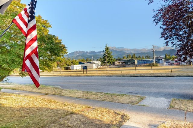 519 W 7th Street, Port Angeles, WA 98362