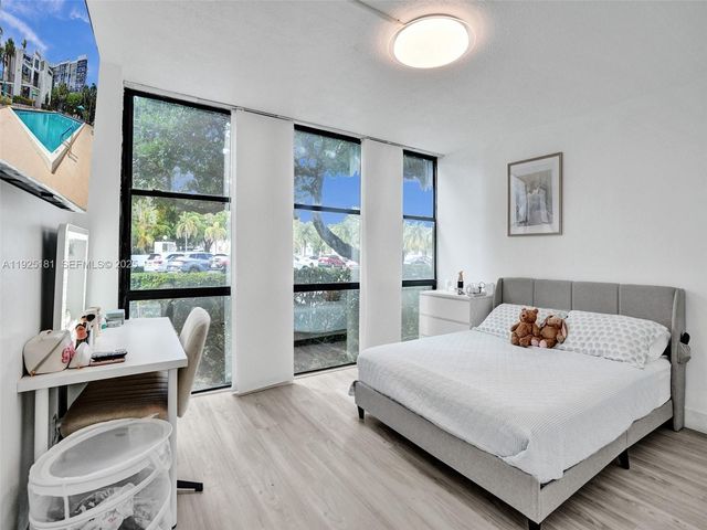 800 Parkview Dr 131, Hallandale Beach, FL 33009