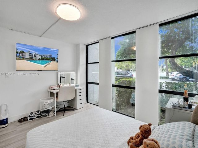 800 Parkview Dr 131, Hallandale Beach, FL 33009