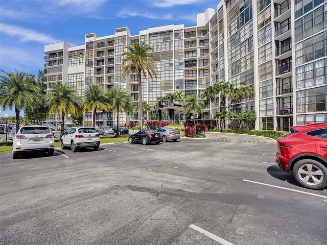 800 Parkview Dr 131, Hallandale Beach, FL 33009