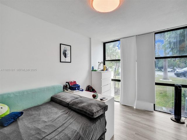 800 Parkview Dr 131, Hallandale Beach, FL 33009