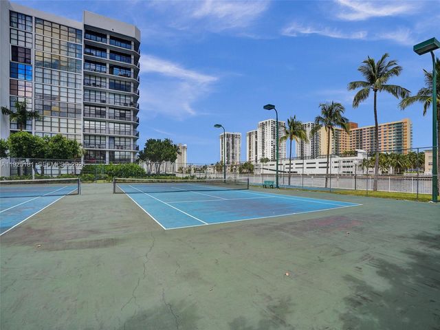 800 Parkview Dr 131, Hallandale Beach, FL 33009