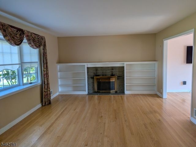 317 Old Tote Rd, Mountainside Boro, NJ 07092