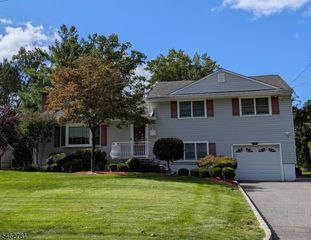 317 Old Tote Rd, Mountainside Boro, NJ 07092