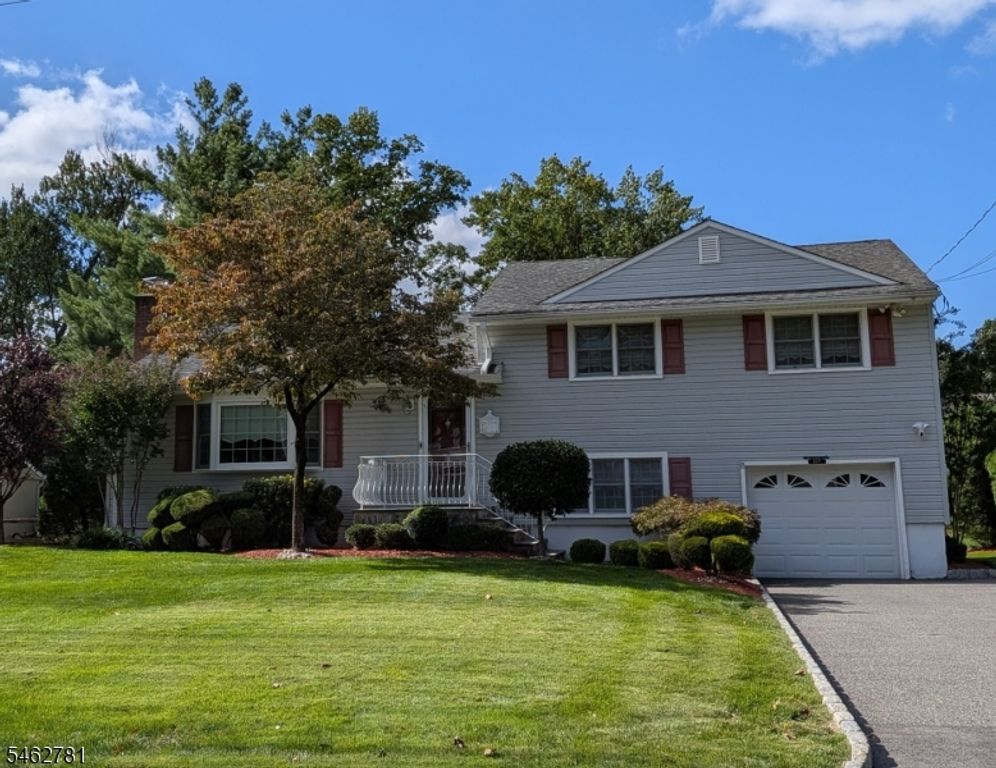 317 Old Tote Rd, Mountainside Boro, NJ 07092