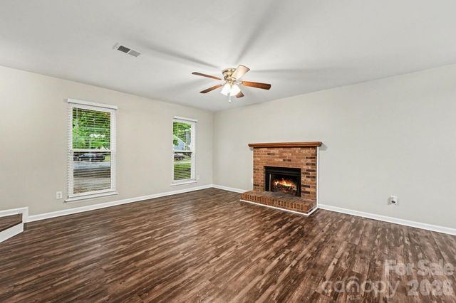 8800 Royal Scot Lane, Charlotte, NC 28227