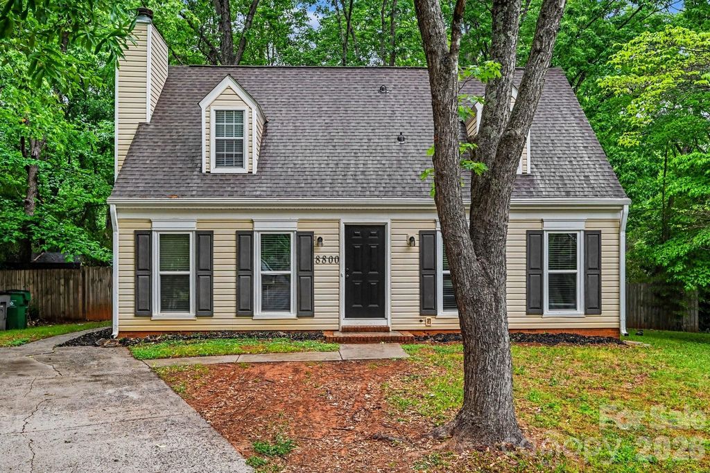 8800 Royal Scot Lane, Charlotte, NC 28227