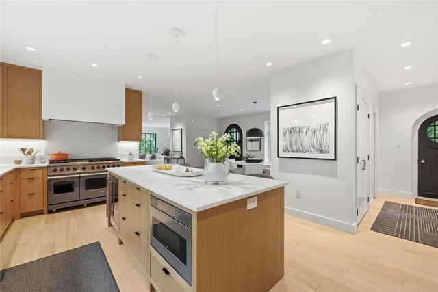 810 Persimmon Rd, Sewickley Heights, PA 15143