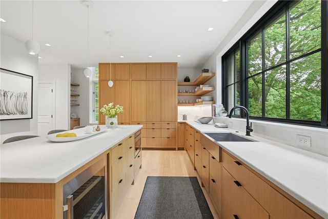 810 Persimmon Rd, Sewickley Heights, PA 15143