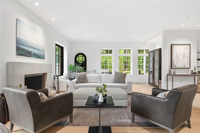 810 Persimmon Rd, Sewickley Heights, PA 15143