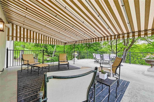 810 Persimmon Rd, Sewickley Heights, PA 15143