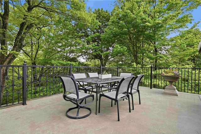 810 Persimmon Rd, Sewickley Heights, PA 15143