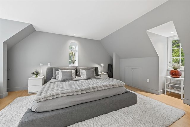 810 Persimmon Rd, Sewickley Heights, PA 15143