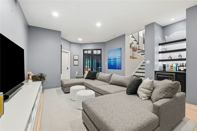 810 Persimmon Rd, Sewickley Heights, PA 15143