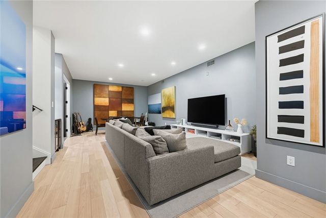 810 Persimmon Rd, Sewickley Heights, PA 15143