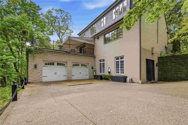 810 Persimmon Rd, Sewickley Heights, PA 15143