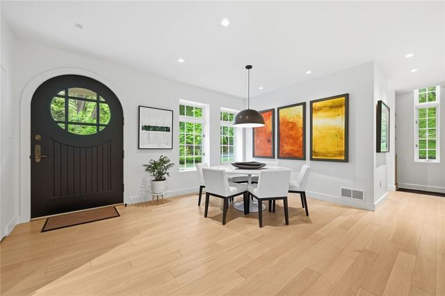810 Persimmon Rd, Sewickley Heights, PA 15143