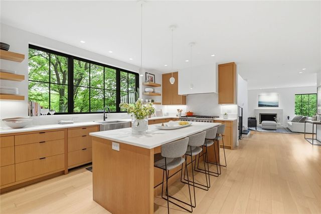 810 Persimmon Rd, Sewickley Heights, PA 15143