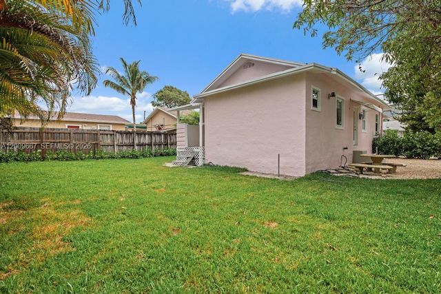 3759 Florida Ave, Coconut Grove, FL 33133