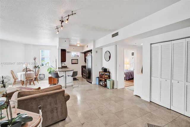 7275 SW 90th St C410, Miami, FL 33156