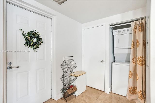 7275 SW 90th St C410, Miami, FL 33156