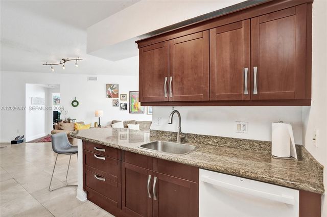 7275 SW 90th St C410, Miami, FL 33156