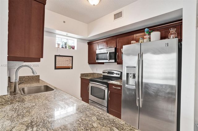 7275 SW 90th St C410, Miami, FL 33156