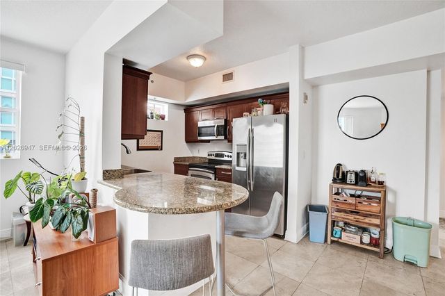 7275 SW 90th St C410, Miami, FL 33156