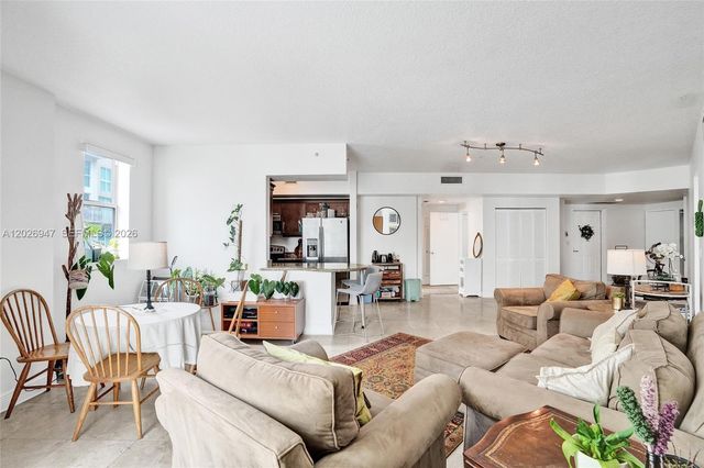 7275 SW 90th St C410, Miami, FL 33156