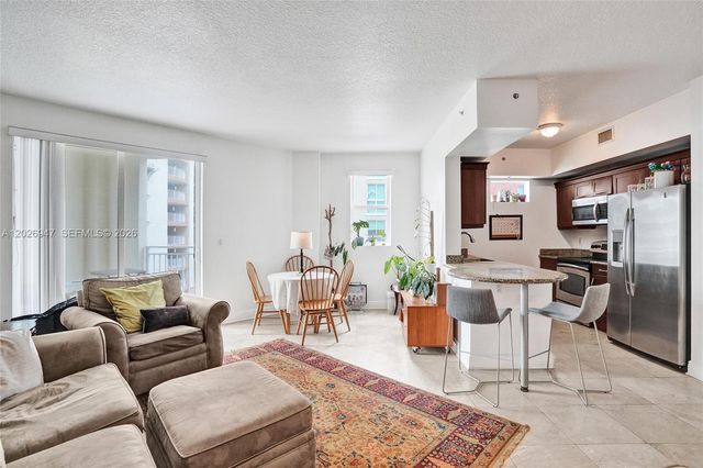 7275 SW 90th St C410, Miami, FL 33156