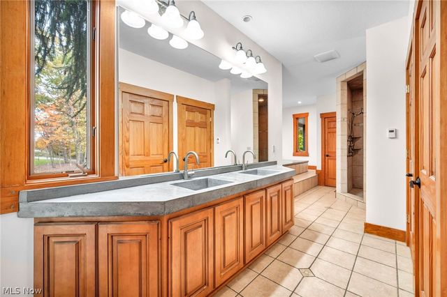 7184 Neff Road, Valley City, OH 44280