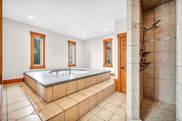 7184 Neff Road, Valley City, OH 44280