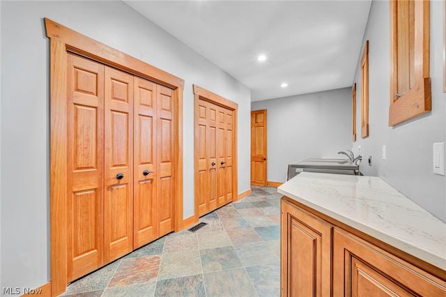 7184 Neff Road, Valley City, OH 44280