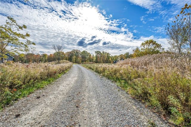 7184 Neff Road, Valley City, OH 44280