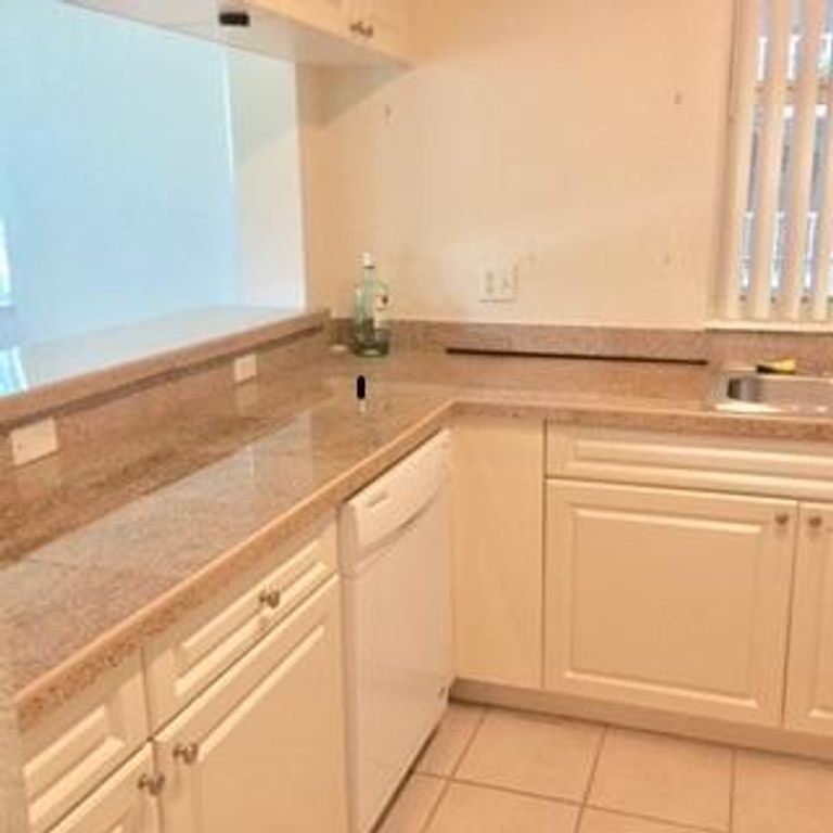 6838 W Sample Road 6838, Coral Springs, FL 33067