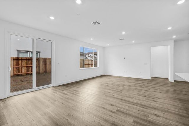 9826 Amisha Way, Sacramento, CA 95829