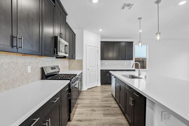 9826 Amisha Way, Sacramento, CA 95829