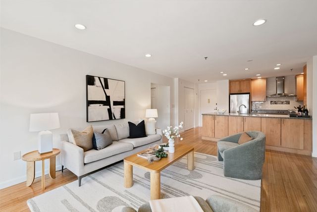 16 Harcourt St 4C, Boston, MA 02116