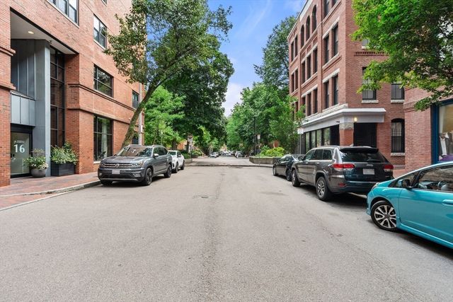 16 Harcourt St 4C, Boston, MA 02116