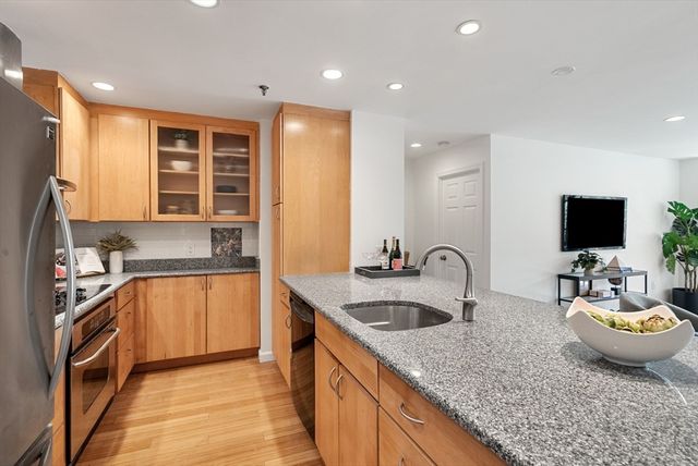 16 Harcourt St 4C, Boston, MA 02116