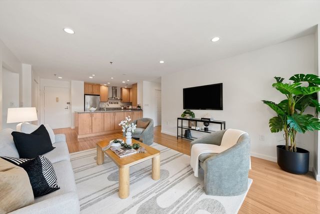 16 Harcourt St 4C, Boston, MA 02116